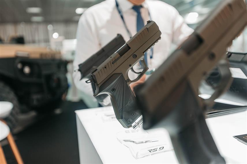 БЕОГРАД, 29. СЕПТЕМБРА /СРНА/ - Технички ремонт Братунац /ТРБ/ представио се изузетно успјешно на Међународном сајму наоружања и војне опреме "Партнер 2023" у Београду гдје је премијерно представио лако тактичко возило "вихор", мултифункционално возило "деспот", другу генерацију пиштоља РС 9 "Вампир" и остале производе путем експоната, видео-материјала и каталога.