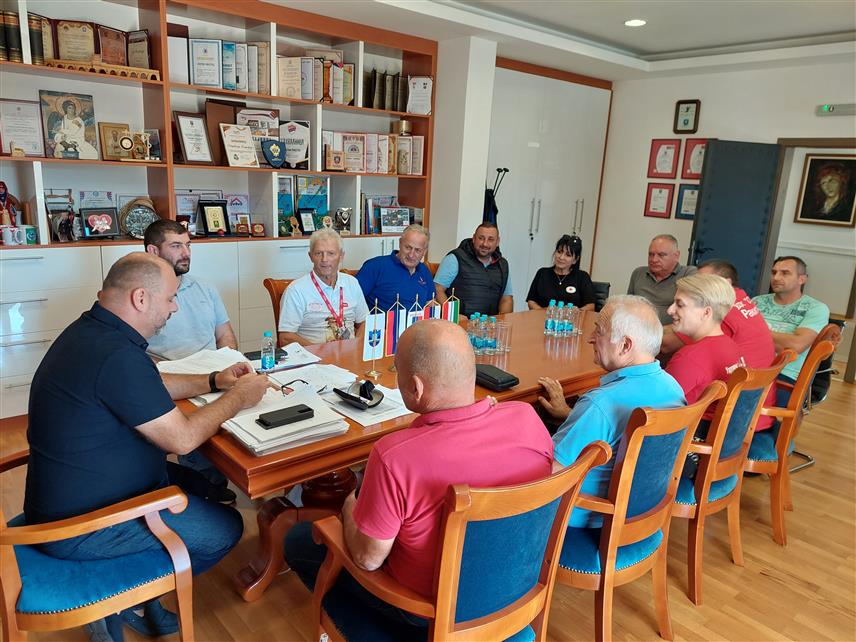 ВИШЕГРАД, 29. СЕПТЕМБРА /СРНА/ - Начелник општине Вишеград Младен Ђуревић уприличио је пријем за добровољне даваоце крви из Удружења "Стара Херцеговина" и друштава из Србије, Црне Горе и Републике Српске, који учествују на данашњој акцији добровољног давања крви.