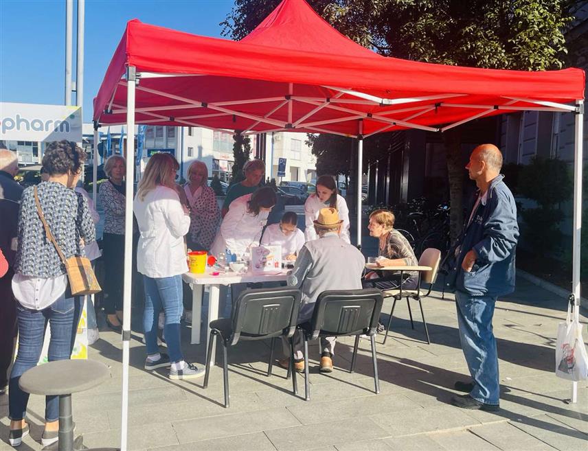 КОЗАРСКА ДУБИЦА, 29. СЕПТЕМБРА /СРНА/ - У бесплатним акцијама мјерења холестерола, крвног притиска и тјелесне тежине у Козарској Дубици данас је учествовало више од стотину Дубичана, а резултати мјерења указују да око 30 одсто контролисаних има повишен холестерол и да велики број има висок крвни притисак.