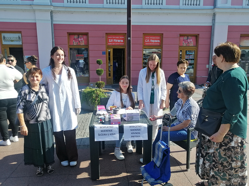 БРЧКО, 29. СЕПТЕМБРА /СРНА/ - Удружење дијабетичара Брчко дистрикта данас је на бесплатним мјерењем шећера у крви и крвног притиска обиљежило Свјетски дан срца.