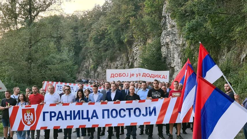 ДОБОЈ, 29. СЕПТЕМБРА /СРНА/ - Мирни протест "Граница постоји" на међуентитетској линији у Станић Ријеци код Добоја..