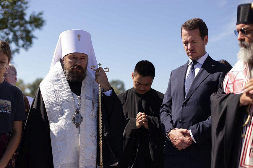 ЈАСЕНОВАЦ, 2. СЕПТЕМБРА /СРНА/ -Принц Филип Карађорђевић у Јасеновцу, гдје је присуствовао архијерејској литургији поводом празника Светих Новомученика Јасеновачких.