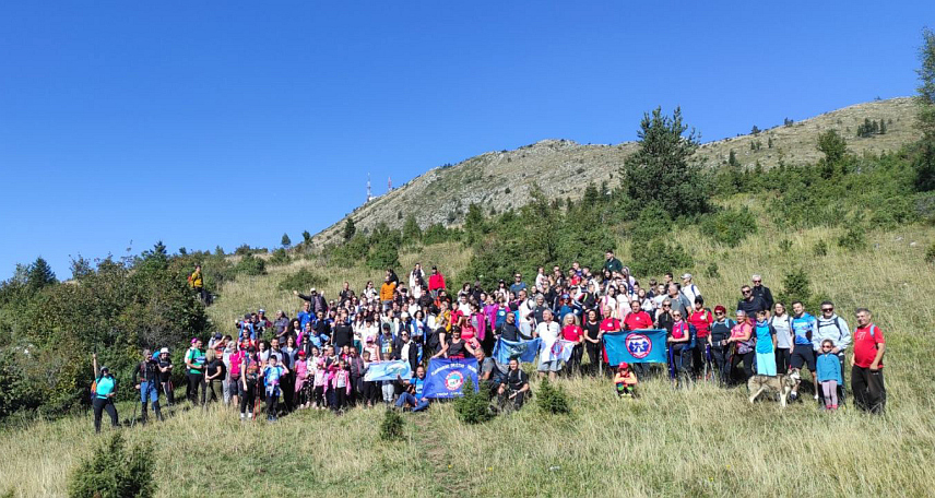 ИСТОЧНО САРАЈЕВО, 30. СЕПТЕМБРА /СРНА/ - Планинарско друштва "Требевић" из Источног Сарајева данас је организовано 15. јубиларни слет планинара на Требевићу.