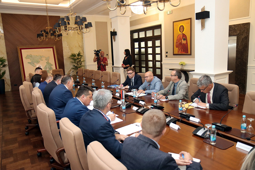 БАЊАЛУКА, 7. СЕПТЕМБРА /СРНА/ - Предсједник Републике Српске Милорад Додик разговаро је данас у Бањалуци са специјалним изаслаником Владе Њемачке за западни Балкан Мануелом Зарацином.