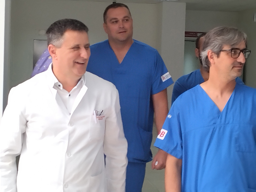 БАЊАЛУКА, 8. СЕПТЕМБРА /СРНА/ - Један од водећих свјетских торакалних хирурга Дијего Гонзалез Ривас и директор УКЦ-а Владо Ђајић