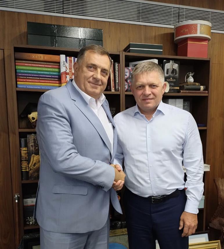 БАЊАЛУКА, 8. СЕПТЕМБРА /СРНА/ - Предсједник Републике Српске Милорад Додик разговарао је данас у Бањалуци са лидером странке СМЕР - Социјална демократија Словачке Робертом Фицом.