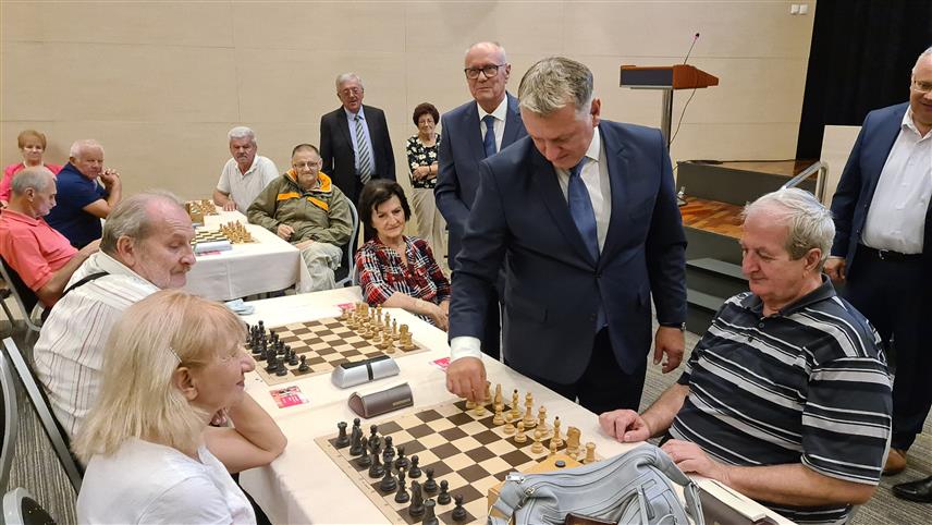 БАЊАЛУКА, 8. СЕПТЕМБРА /СРНА/ - Предсједник Народне скупштине Републике Српске Ненад Стевандић на свечаној академији поводом обиљежавања 20 година рада Коморе доктора стоматологије Српске.