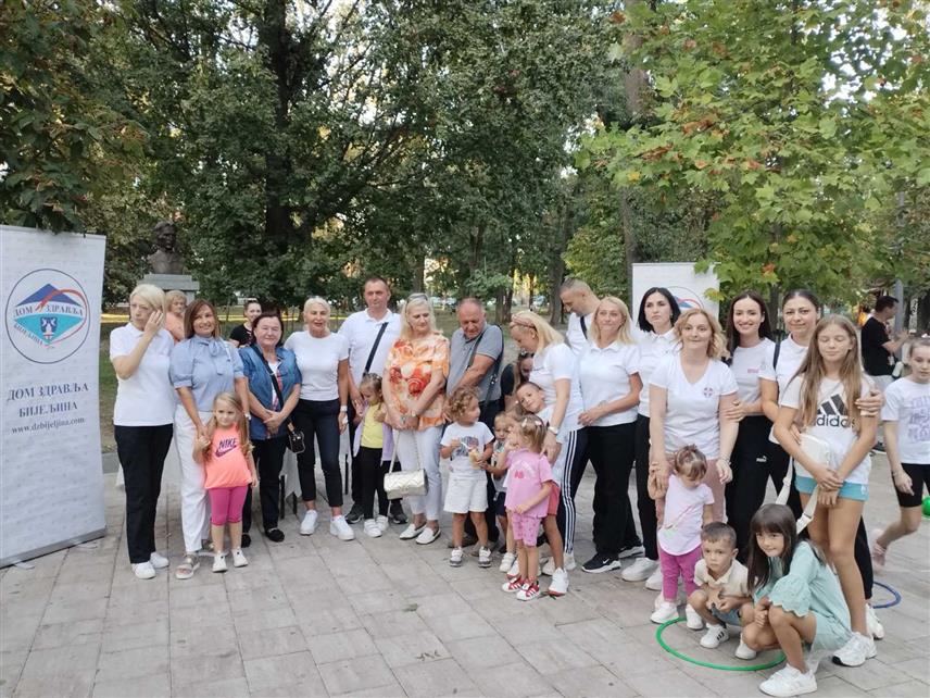 БИЈЕЉИНА, 8. СЕПТЕМБРА /СРНА/ - Центар за физикалну рехабилитацију Дома здравља Бијељина и Удружење физиотерапеута Републике Српске обиљежили су вечерас Свјетски дан физикалне терапије јавним часом у Градском парку у Бијељини и промоцијом физичке активности.