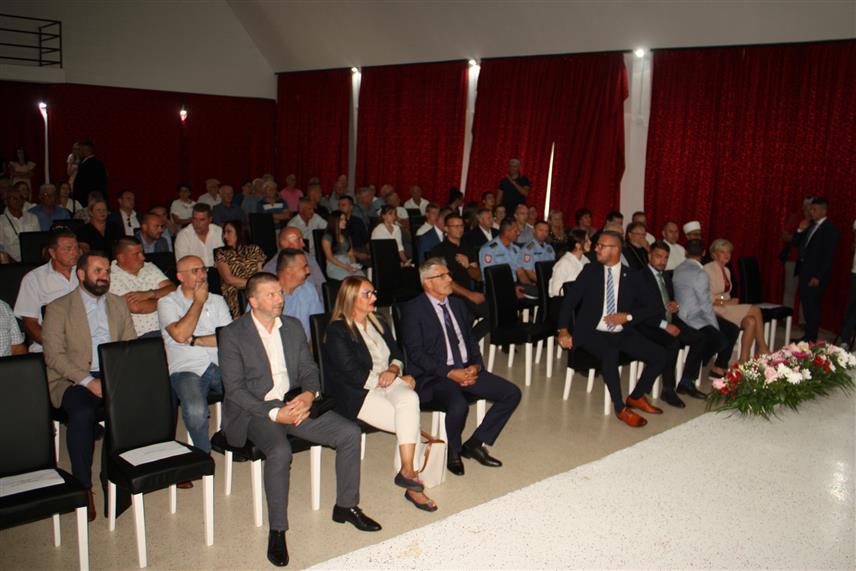 ВУКОСАВЉЕ, 8. СЕПТЕМБРА /СРНА/ - Свечаном сједницом Скупштине општине у Вукосављу данас је обиљежен Дан општине 8. септембар и 27 година од оснивања ове локалне заједнице у Републици Српској.