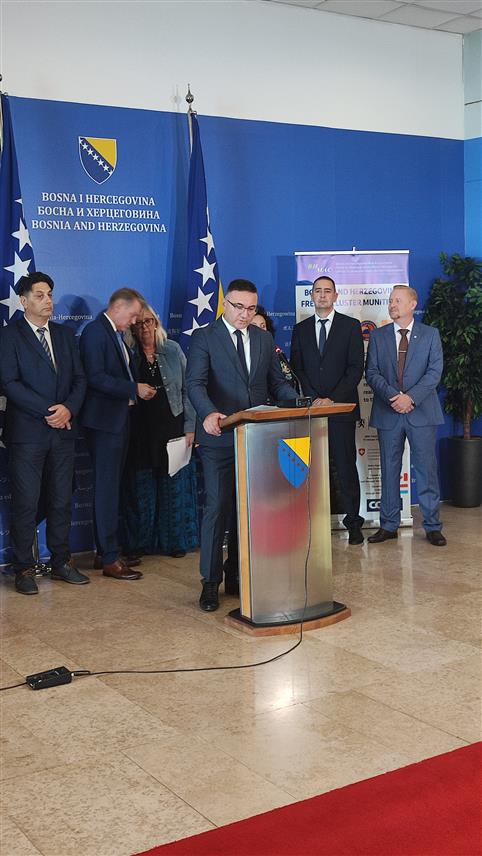 САРАЈЕВО, 8. СЕПТЕМБРА /СРНА/ - БиХ је потпуно очишћена од касетне муниције, рекао је данас директор Центра за уклањање мина у БиХ Саша Обрадовић и изразио наду да ће до 2030. године бити очишћена и од минско-експлозивних средстав