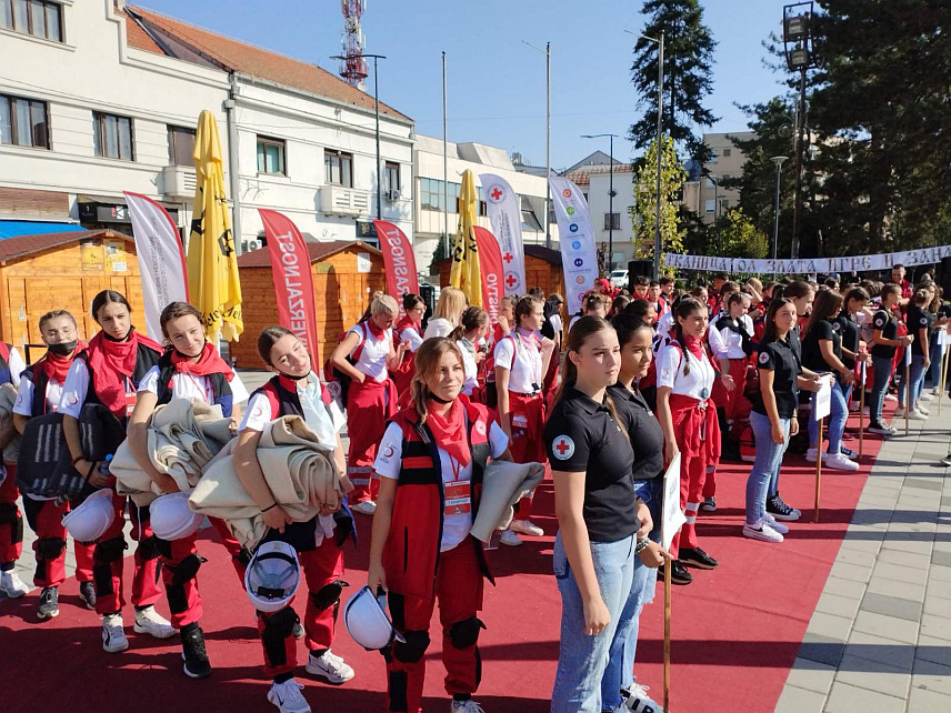 БИЈЕЉИНА, 9. СЕПТЕМБРА /СРНА/ - Бијељинска организација Црвеног крста домаћин је данашњег такмичења у пружању прве помоћи на којем учествује 12 екипа из шест градова Републике Српске и Федерације БиХ.