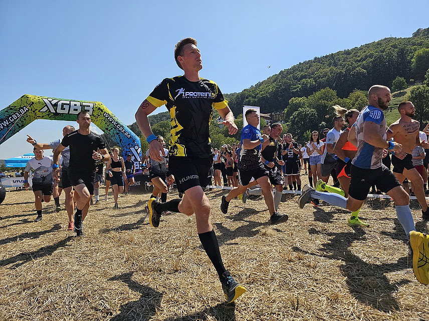 БИЈЕЉИНА, 9. СЕПТЕМБРА /СРНА/ - Трка са препрекама у Тавни код Бијељине окупила је данас 530 љубитеља спорта, авантуре и нетакнуте природе.