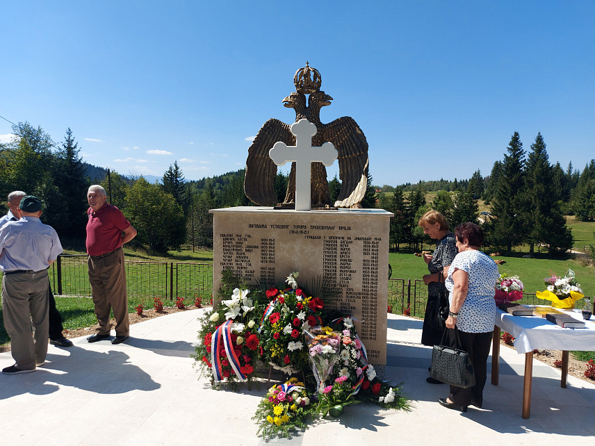 ПАЛЕ, 14. СЕПТЕМБРА /СРНА/ - Његово високопреосвештенство митрополит дабробосански Хризостом након освештања Спомен-обиљежја у порти Цркве Светог Илије у селу Луке, на Требевићу, посвећеног свирепо убијеном становништву, жртвама усташког терора и погинулим борцима Требевића, окупљенима рекао да многи не схватају да Загреб није био толико страшан, колико Сарајево.