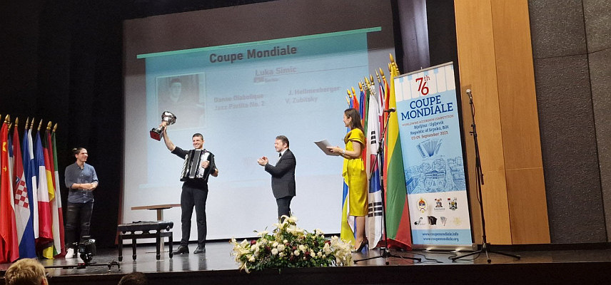 БИЈЕЉИНА, 9. СЕПТЕМБРА /СРНА/ - Свјетски куп хармонике, који је од недјеље, 3. септембра до данас одржан у Угљевику и Бијељини, завршен је концертом побједника и оцјеном организатора да је овај престижни догађај надмашио чак и њихова очекивања.