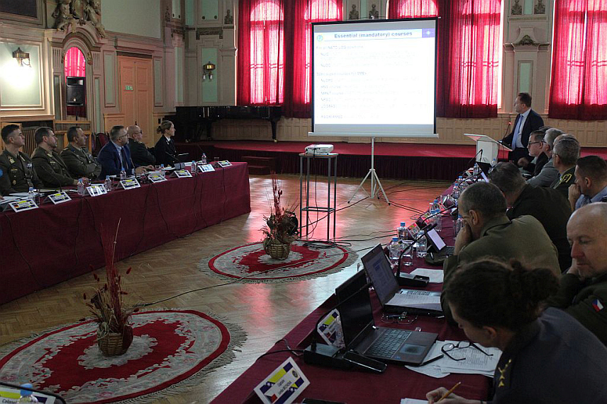 САРАЈЕВО, 10. ЈАНУАРА /СРНА/ - Министарство одбране у Савјету министара и Оружане снаге БиХ домаћини су састанка одбора директора Мултинационалног логистичког координационог центра /МЛЦЦ/ на којем учествује око 30 представника логистичких служби из 15 земаља.