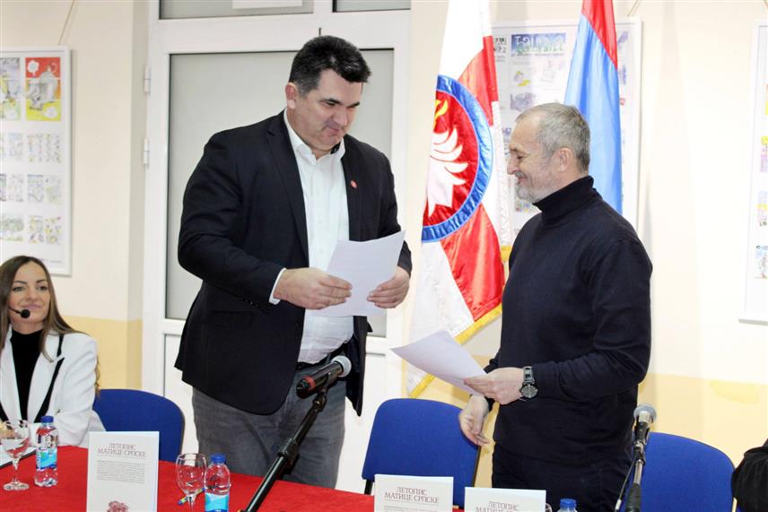 ЛОПАРЕ, 10. ЈАНУАРА /СРНА/ - У оквиру обиљежавања Дана Републике Српске начелник Лопара Радо Савић и генерални секретар Матице српске Милан Мицић, потписали су данас протокол о сарадњи између општине Лопаре и Матице српске.