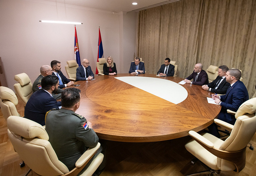 ИСТОЧНО САРАЈЕВО, 11. ЈАНУАРА /СРНА/ - Састанак српског члана Предсједништва БиХ Жељке Цвијановић са потпредсједником Владе Србије Милошем Вучевићем, у Административном центру Владе Републике Српске у Источном Сарајеву.