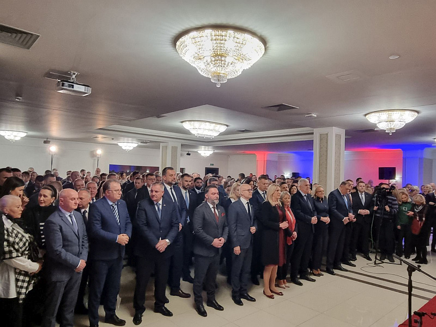 ИСТОЧНО САРАЈЕВО, 11. ЈАНУАРА /СРНА/ - Традиционални божићни пријем, који организује српски члан Предсједништва БиХ Жељка Цвијановић, одржан је у Административном центру Владе Републике Српске у Источном Сарајеву.