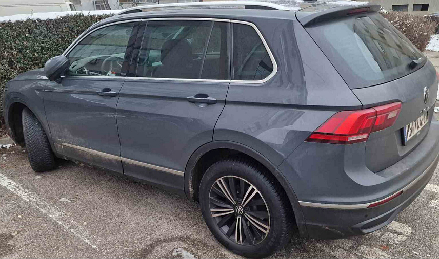 БАЊАЛУКА, 11. ЈАНУАРА /СРНА/ - Припадници Полицијске управе Бањалука привремено су од лица чији су иницијали С.В. из Оџака одузели возило "фолксваген" за којим је Интерпол расписао потрагу.