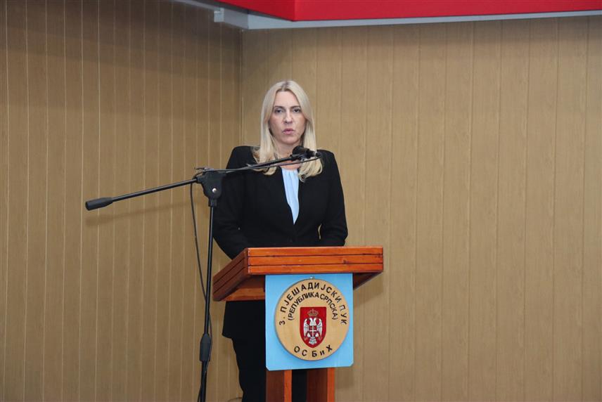 БАЊАЛУКА, 12. ЈАНУАРА /СРНА/ - Обраћање српског члана Предсједништва БиХ Жељке Цвијановић данас на божићном пријему у касарни "Козара" у Бањалуци./фото Борислав Здриња/