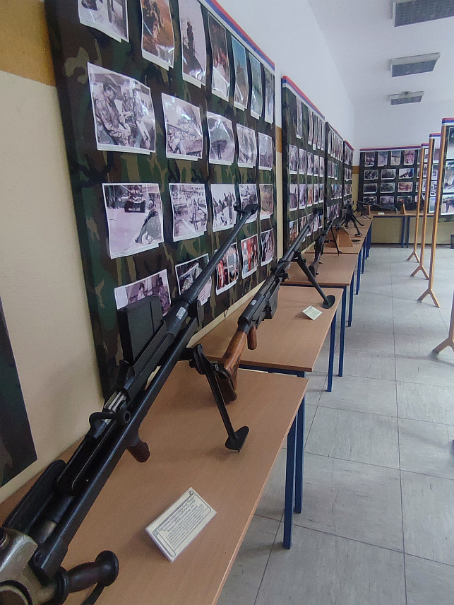 БАЊАЛУКА, 12. ЈАНУАРА /СРНА/ - Музеј наоружања Војске Републике Српске у ком су изложени експонати оружја које је Војска Републике Српске користила у Одбрамбено - отаџбинском рату налази се у касарни "Козара" у Бањалуци.