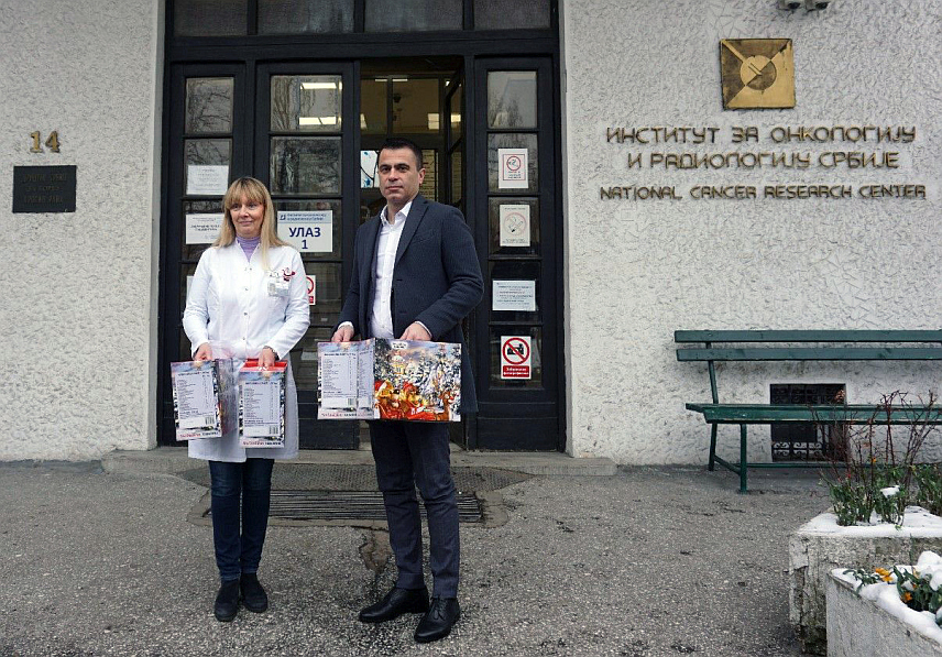 БЕОГРАД, 13. ЈАНУАРА /СРНА/ - Ђорђе Милићевић, министар без портфеља у Влади Србије задужен са координацију активности и мјера у области односа са дијаспором, уручио је данас новогодишње пакетиће дјеци која се лијече на Одјељењу за педијатрију Института за онкологију и радиологију Србије.
