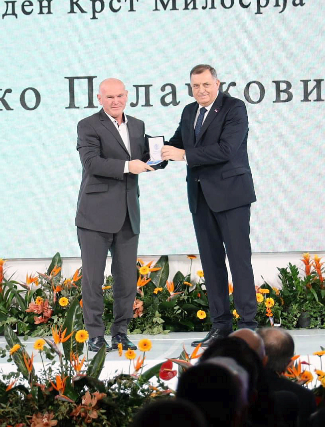 БАЊАЛУКА, 14. ЈАНУАРА /СРНА/ - Техничар у Ургентном центру Универзитетског клиничког центра /УКЦ/ Републике Српске у Бањалуци Ранко Палачковић изјавио је Срни да је орден Крст милосрђа, којим га је одликовао предсједник Републике Српске Милорад Додик поводом Дана Републике, за њега велика част и обавеза.