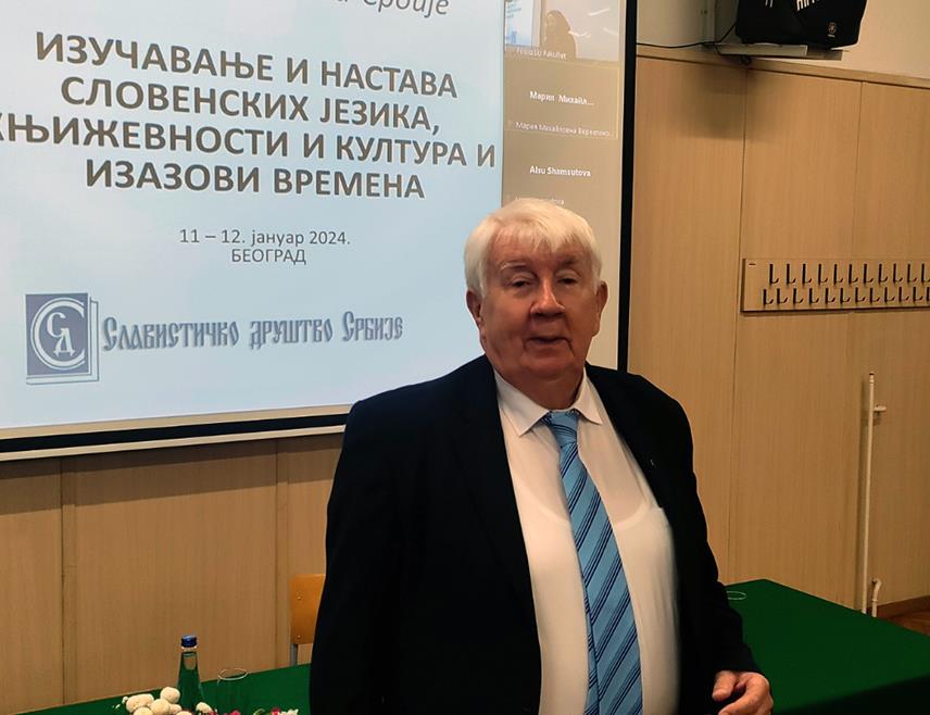 БЕОГРАД, 13. ЈАНУАРА /СРНА/ - Академик Слободан Реметић сматра да језичку политику морају да реализују држава и струка, што се односи и на битку за заштиту ћирилице и српског језика, који су изложени разним ударима, почев од помодарског англицизма до Закона о родној равноправности, који представља насиље над језиком.