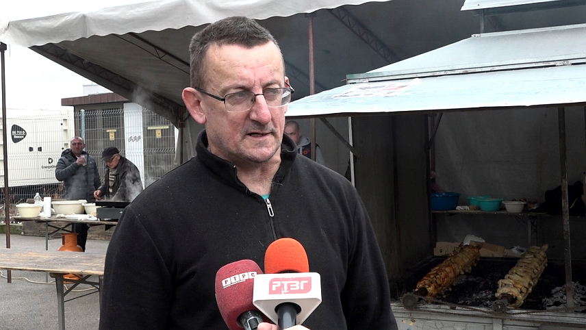 ГРАДИШКА, 15. ЈАНУАРА /СРНА/ - У знак захвалности за све што су возачи урадили за дјецу са потешкоћама у развоју достављајући им потребне лијекове из европских земаља током пандемије вируса корона, градишко Удружење за помоћ ментално недовољно развијеним лицима организовало је, четврту годину за редом, ручак поводом Међународног дана возача и аутомеханичара - 15. јануара.