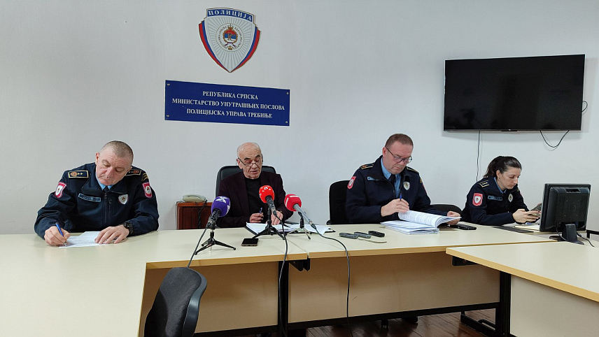 TРЕБИЊЕ, 16. ЈАНУАРА /СРНА/ - Начелник Полицијске управе Tребиње Синиша Лакета, начелник Сектора полиције Миодраг Јанковић, начелник Сектора криминалистичке полиције Полицијске управе Tребиње Љубомир Супић - прес.