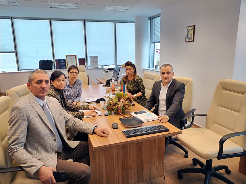 БАЊАЛУКА, 16. ЈАНУАРА /СРНА/ - Представници Ресора за ветеринарство Министарства пољопривреде, шумарства и водопривреде Републике Српске заједно са Републичком управом за инспекцијске послове учествовали су на уводном састанку са инспекторима Генералног директората за здравље и сигурност хране Европске комисије, која је у посјети БиХ ради утврђивања испуњености услова за извоз пилећег меса.