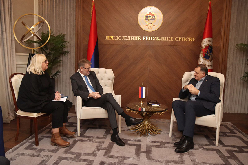 БАЊАЛУКА, 16. ЈАНУАРА /СРНА/ - Предсједник Републике Српске Милорад Додик на данашњем разговору са амбасадором Норвешке у БиХ Олавом Рајнертсеном у Бањалуци./фото Борислав Здриња/