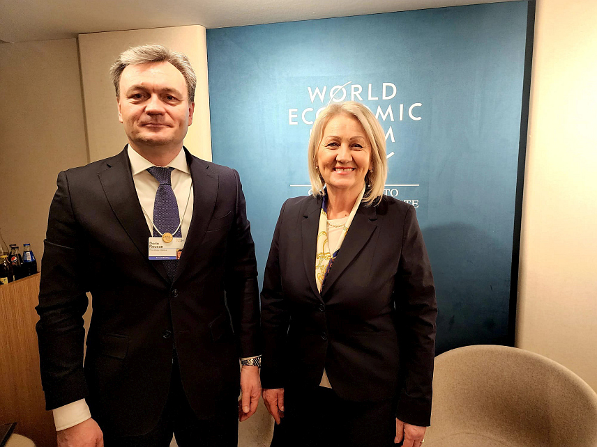 ДАВОС, 17. ЈАНУАРА /СРНА/ - Предсједавајућа Савјета министара Борјана Кришто је данас на маргинама Свјетског економског форума у Давосу, разговарала са предсједником Владе Молдавије Дорином Реченом.
