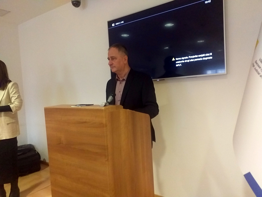 САРАЈЕВО, 18. ЈАНУАРА /СРНА/ - Предсједник Високог судског и тужилачког савјета /ВСТС/ БиХ Халил Лагумџија рекао је да је хапшење суспендованог предсједника Суда БиХ Ранка Дебевеца огроман потрес за правосуђе и да ће додатно урушити повјерење јавности у његов рад.