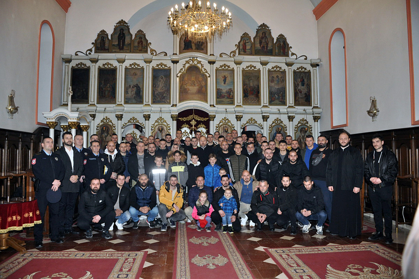 ПРИЈЕДОР, 18. ЈАНУАРА /СРНА/ - У Приједору ће сутра, једанаести пут, бити организована богојављенска литија и пливање у ријеци Сани за Часни крст за који ће пливати 58 учесника, колико их се вечерас окупило у Цркви Свете Тројице.