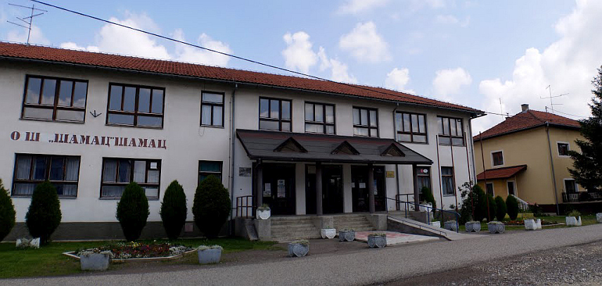 ШАМАЦ, 19. ЈАНУАРА /СРНА/ - Влада Републике Српске помогла је санацију објеката три основне школе на подручју општине Шамац, оштећених у невремену у јулу прошле године, да би друго полугиште несметано започели.