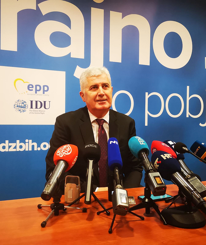 МОСTАР, 19. ЈАНУАРA /СРНА/ - Предсједник ХДЗ-а БиХ Драган Човић на конференцији за новинаре у Мостару.