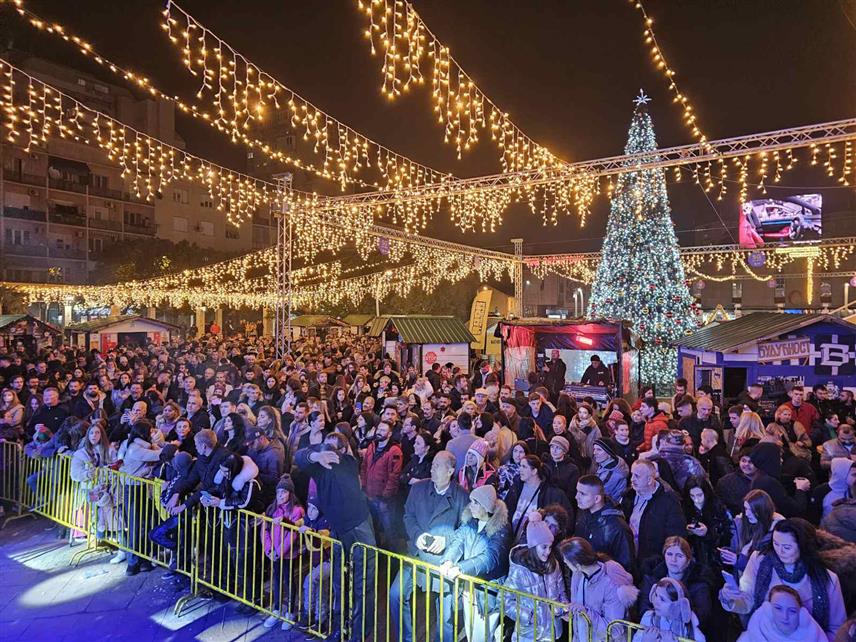 ПОДГОРИЦА, 1. ЈАНУАРА (СРНА) - Дочек Нове године на тргу у Подгорици.