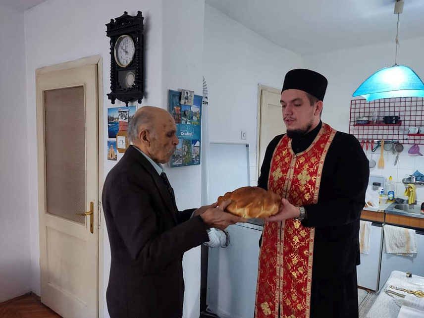 БИХАЋ, 20. ЈАНУАРА /СРНА/ - Најстарији Србин у Бихаћу деведесеттрогодишњи Чедо Бањац прославио је данас крсну славу Светог Јована Крститеља - Јовањдан.