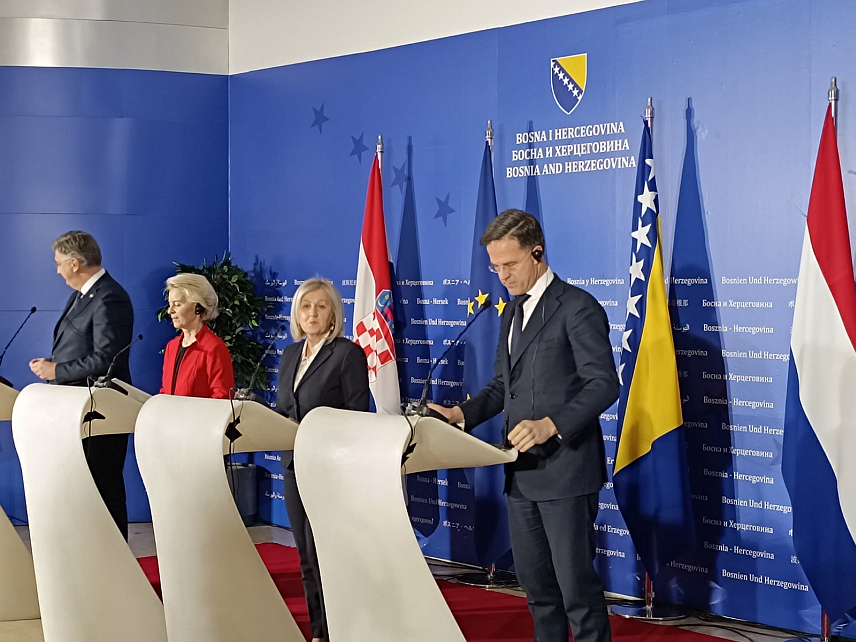 САРАЈЕВО, 23. ЈАНУАРА /СРНА/ - Предсједавајућа Савјета министара Борјана Кришто, предсједник Европске комисије Урсулa фон дер Лајен, премијери Хрватске Андреј Пленковић и Холандије Маркo Руетун на конференцији за новинаре.