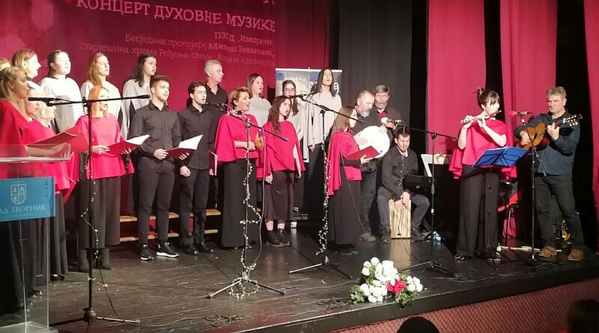 ЗВОРНИК, 23. ЈАНУАРА /СРНА/ - Прво зворничко пјевачко друштво "Изворник" вечерас је одржало концерт духовне музике у Дому културе у Зворнику у оквиру манифестације "Светосавска недјеља".