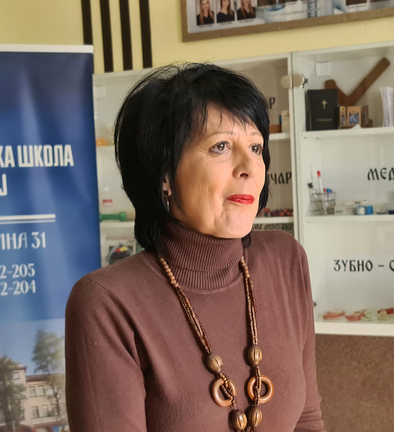 ДОБОЈ, 23. ЈАНУАРА /СРНА/ - Професор српског језика у Медицинској школи Мира Станишев, која је овогодишњи добитник Светосавске награде за протеклу школску годину.