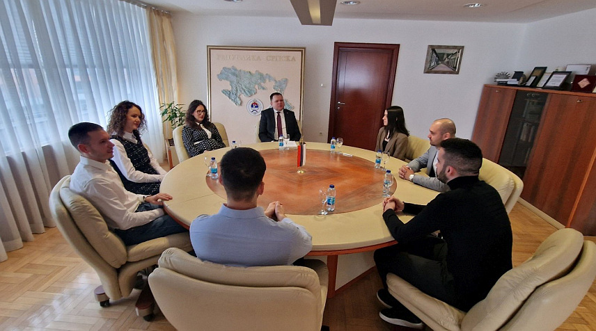 БАЊАЛУКА, 24. ЈАНУАРА /СРНА/ - Министар за научнотехнолошки развој и високо образовање Републике Српске Жељко Будимир изјавио је Срни да Фонд "Др Милан Јелић" већ годинама његује политику додјеле стипендија најбољим студентима, а да је у те сврхе до сада издвојено 13,5 милиона КМ.