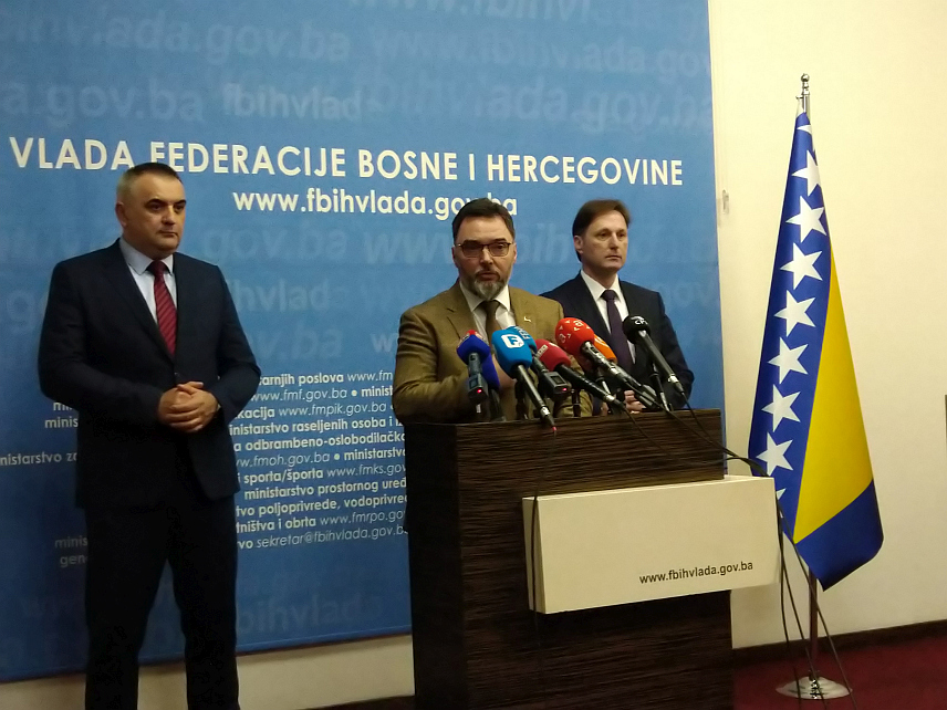 САРАЈЕВО, 24. ЈАНУАРА /СРНА/ - Министар спољне трговине и економских односа у Савјету министара Сташа Кошарац, изјава за новинаре након састанка са министрима пољопривреде, шумарства и водопривреде Републике Српске Савом Минићем и ФБиХ Кемалом Хрњићем.