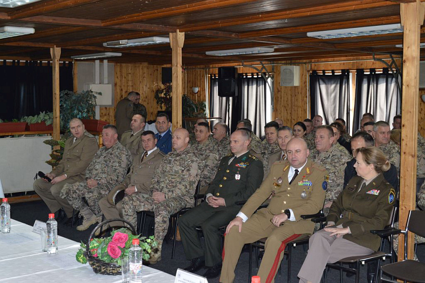 САРАЈЕВО, 24. ЈАНУАРА /СРНА/ - Свечана примопредаја дужности команданта и замјеника команданта Оперативне команде Оружаних снага БиХ у бази Бутмир у Сарајеву.