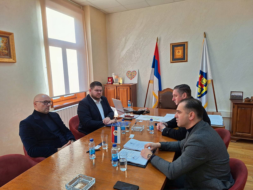 ШАМАЦ, 24. ЈАНУАРА /СРНА/ - Начелник Ђорђе Милићевић на састанку са амбасадором Словачке у БиХ Романом Хлобеном и замјеником Патриком Tурошиком.