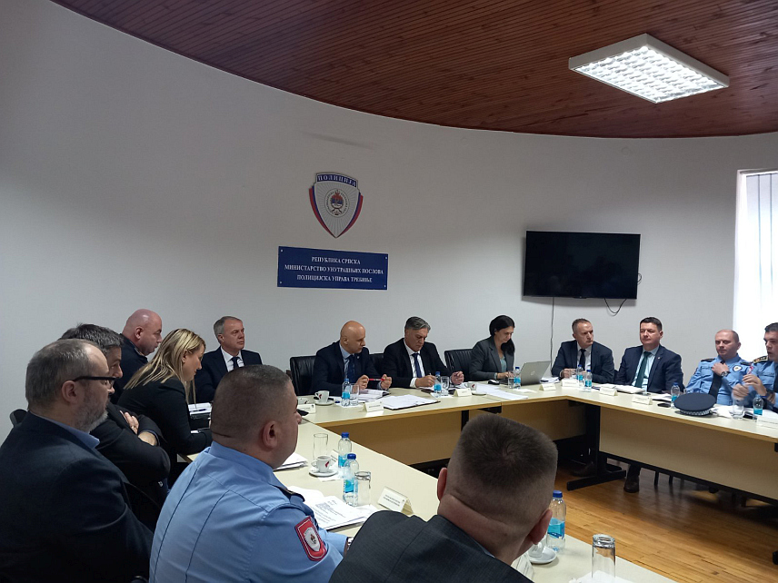 TРЕБИЊЕ, 25. ЈАНУАРА /СРНА/ - Проширени колегијум министра унутрашњих послова Републике Српске, на којем ће бити анализиран рад МУП-а у 2023. години, почео је у Полицијској управи Tребиње.