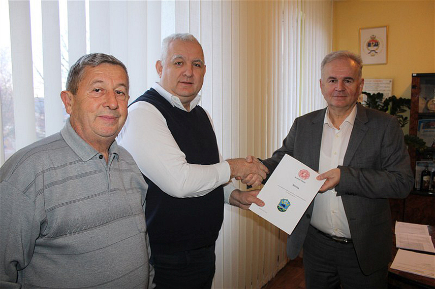 СРБАЦ, 25. ЈАНУАРА /СРНА/ - Начелник општине Млађан Драгосављевић организовао пријем за представнике Удружења СУБНОР -а  из Српца поводом изласка из штампе Kаталога спомен обиљежја подигнутих у општини Србац у помен погинулим борцима НОР-а и жртава фашистичког терора у Другом свјетском рату.	
