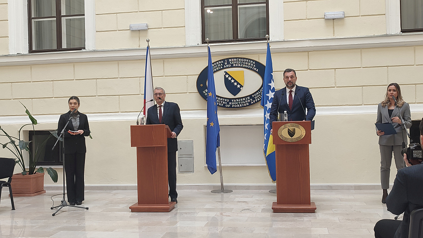САРАЈЕВО, 25. ЈАНУАРА /СРНА/ - Министар иностраних послова у Савјету министара Елмедин Конаковић и министар за европска питања Чешке Мартин Дворжак на конференцији за новинаре.