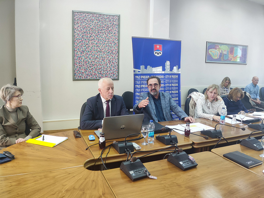 ПРИЈЕДОР, 25. ЈАНУАРА /СРНА/ - Jавнa расправa о Нацрту закона о измјенама и допунама Закона о геолошким истраживањима у Приједору.